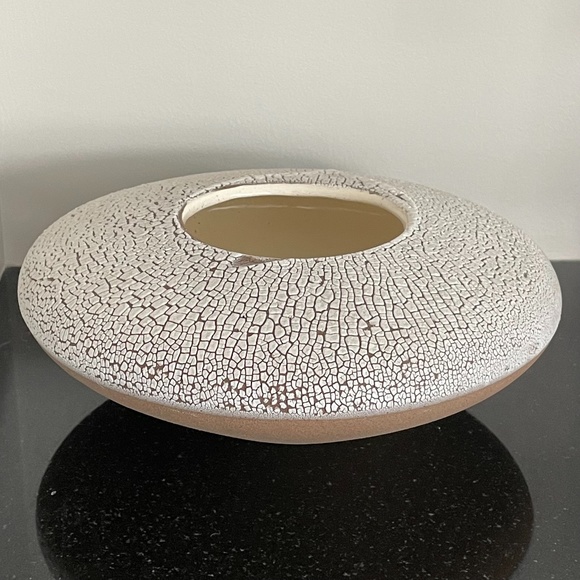 🔺SOLD🔺 🌟VINTAGE🌟 Cracked Round Saucer Vase - Picture 2 of 5